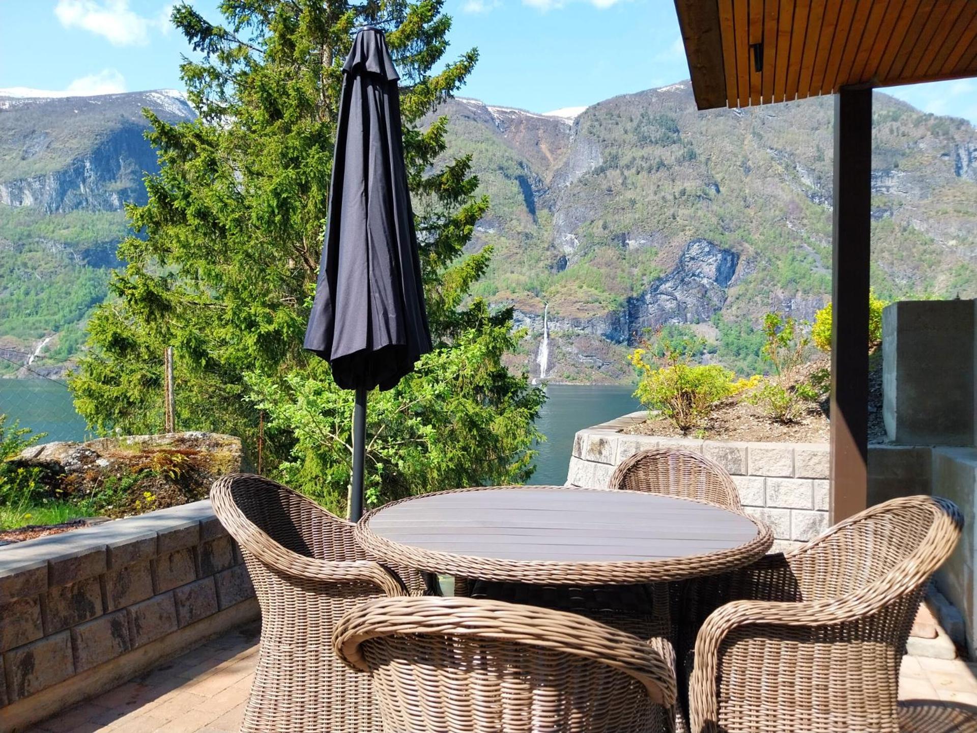 Otnes Fjordside Apartment Aurland Ngoại thất bức ảnh